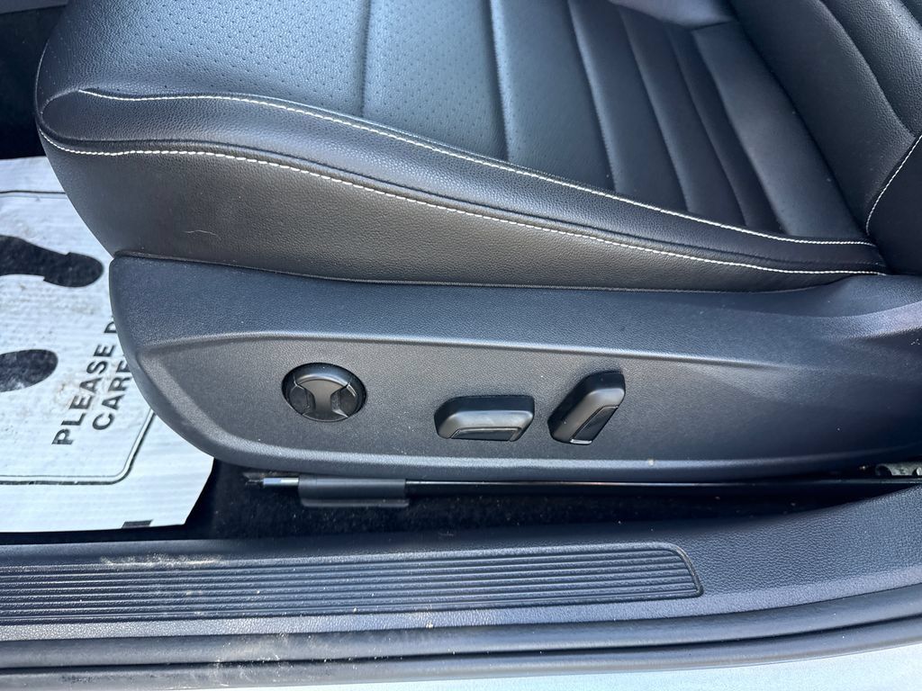 Used 2024 Volkswagen Jetta SE FWD image 28