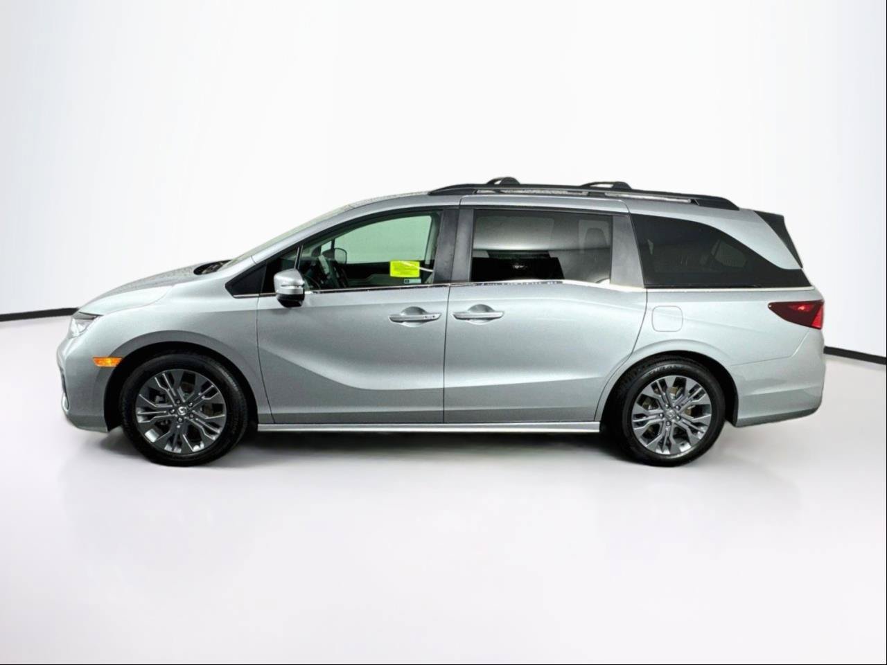 Used 2026 Honda Odyssey Touring image 4