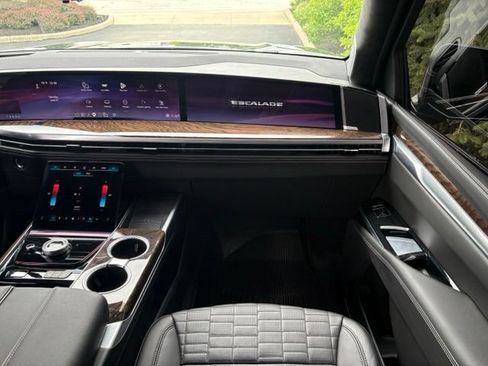 Certified 2025 Cadillac Escalade ESV Sport Platinum AWD/4WD image 27
