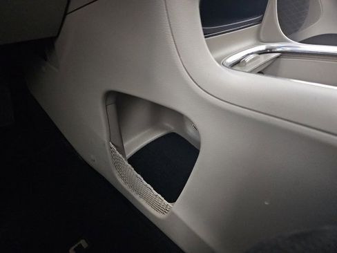 Used 2014 Dodge Grand Caravan SXT image 33