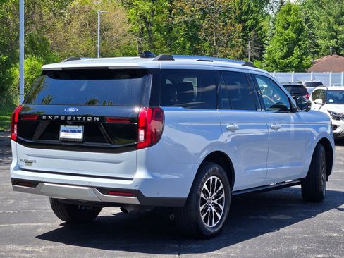 Used 2025 Ford Expedition Platinum AWD/4WD image 13