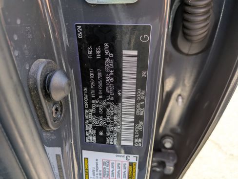 Used 2024 Toyota 4Runner SR5 image 31