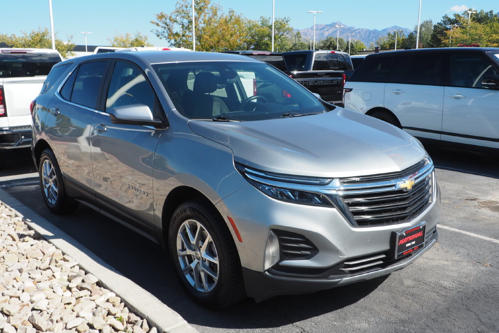 Used 2024 Chevrolet Equinox LT AWD/4WD image 2