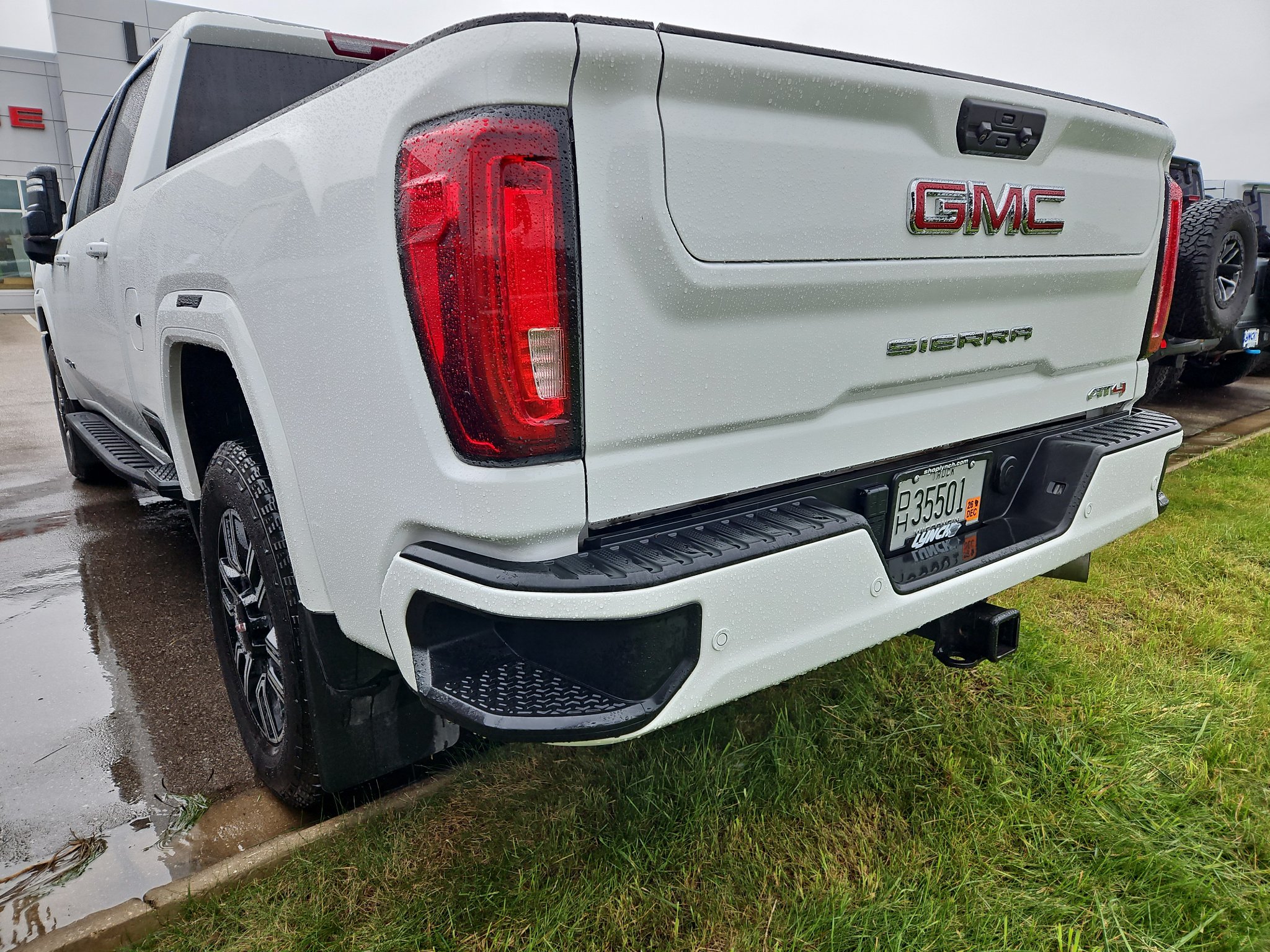 Used 2022 GMC Sierra 3500 AT4 w/ AT4 Preferred Package AWD/4WD image 5
