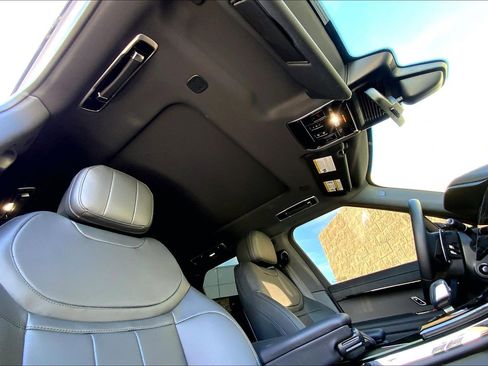 Used 2025 Land Rover Range Rover Sport Dynamic SE image 13