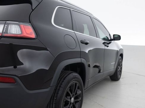 Used 2019 Jeep Cherokee Latitude Plus w/ Cold Weather Group FWD image 14