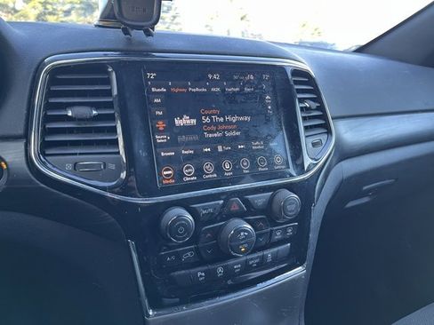 Used 2021 Jeep Grand Cherokee Laredo X image 15