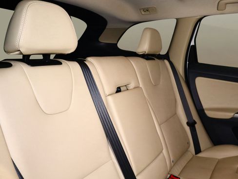 Used 2016 Volvo XC60 T6 Platinum w/ Climate Package image 18