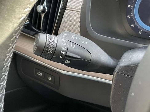 Used 2025 Volvo XC90 T8 Ultra image 12