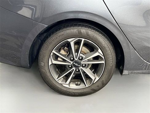 Used 2023 Kia Forte LXS w/ LXS Technology Package image 32