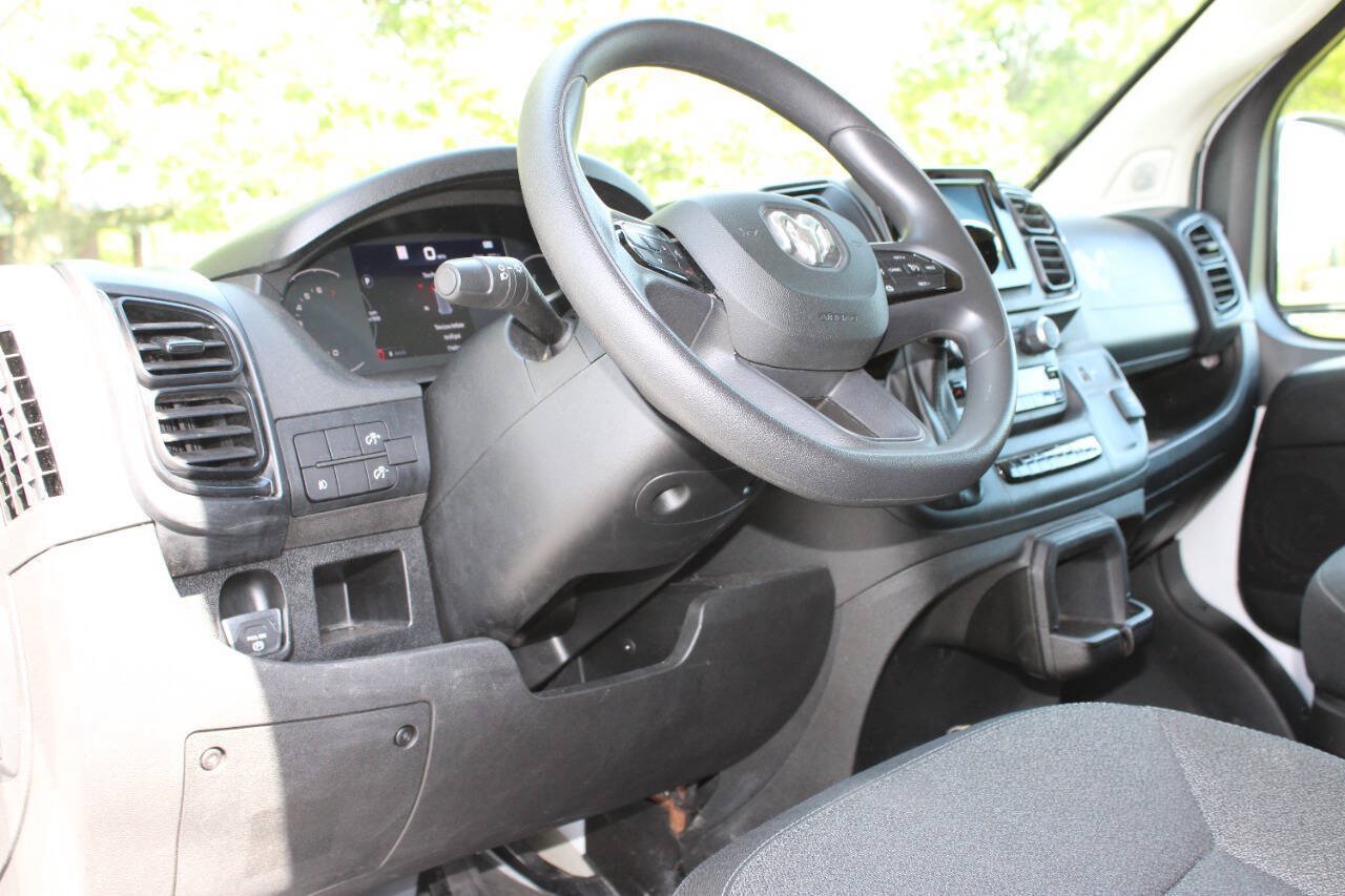 Used 2025 RAM ProMaster 2500 FWD image 8
