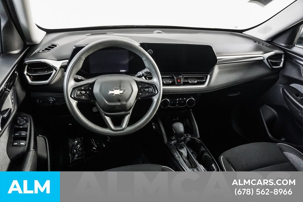 Used 2025 Chevrolet TrailBlazer LT AWD/4WD image 24