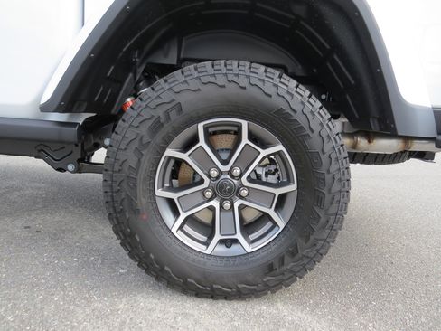 New 2025 Jeep Gladiator Mojave image 13