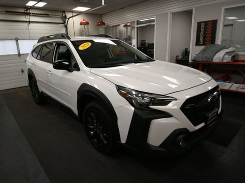 Used 2023 Subaru Outback Onyx Edition AWD/4WD image 2
