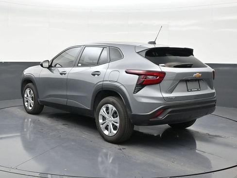 Used 2025 Chevrolet Trax LS FWD image 3