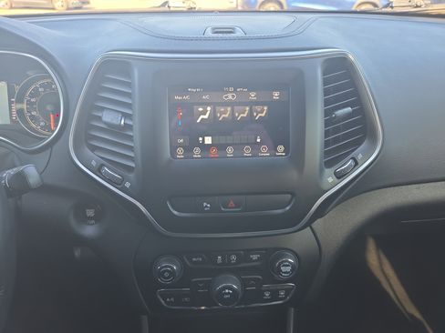 Used 2020 Jeep Cherokee Latitude Plus image 14