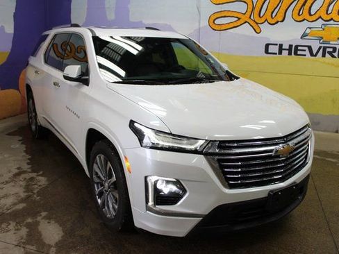 Used 2023 Chevrolet Traverse Premier AWD/4WD image 3