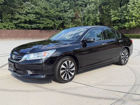 Used 2015 Honda Accord Touring image 1