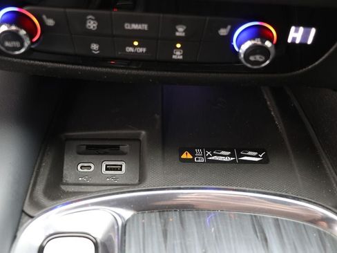 Used 2023 Buick Enclave Essence AWD/4WD image 25