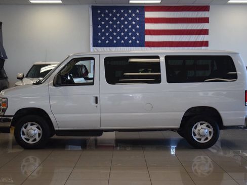 Used 2014 Ford E-350 and Econoline 350 XLT image 17