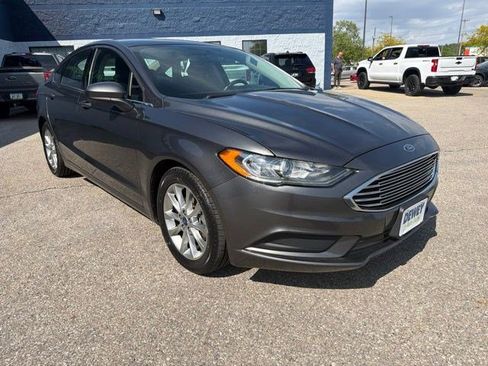 Used 2017 Ford Fusion SE FWD image 5