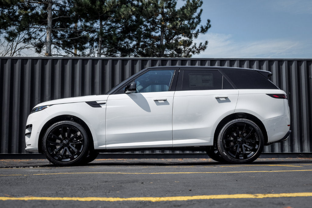 New 2027 Land Rover Range Rover Sport Dynamic SE AWD/4WD image 3
