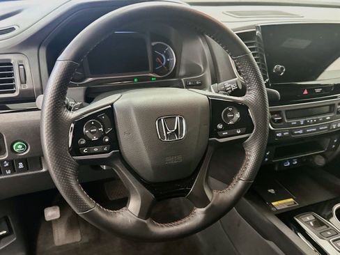 Used 2025 Honda Passport Black Edition image 18