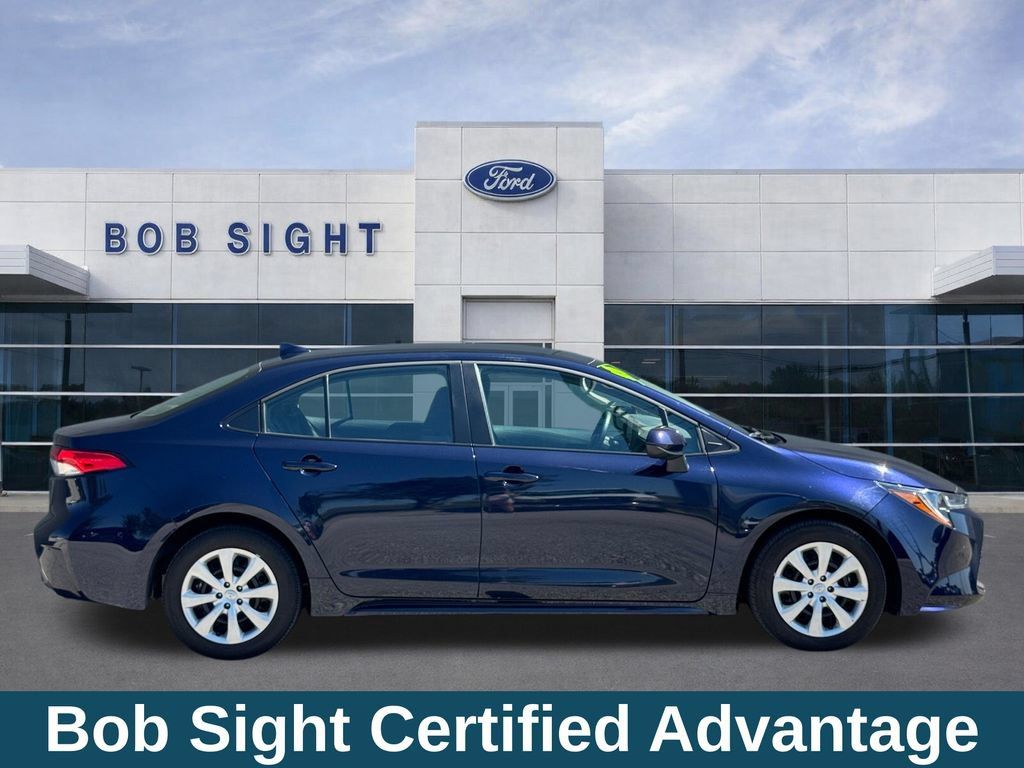 Used 2025 Toyota Corolla LE FWD image 4