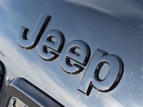 Used 2019 Jeep Cherokee Latitude Plus image 12