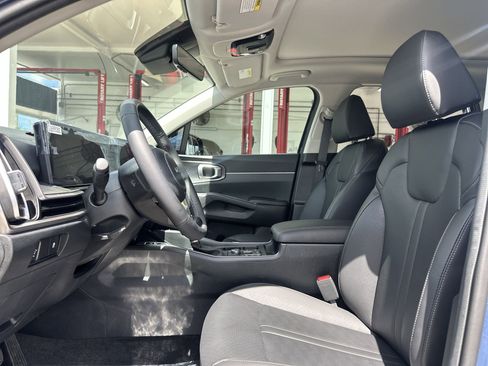 Certified 2025 Kia Sorento S w/ Panoramic Sunroof Package FWD image 13