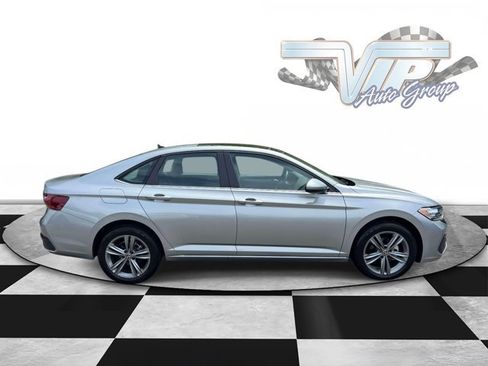 Used 2023 Volkswagen Jetta SE w/ Panoramic Sunroof Package FWD image 5