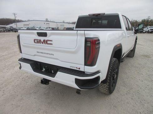 New 2026 GMC Sierra 2500 AT4 w/ AT4 Premium Plus Package image 5