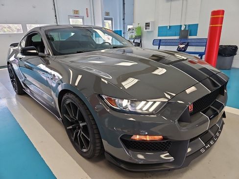 Used 2018 Ford Mustang Shelby GT350 w/ Convenience Package RWD image 3