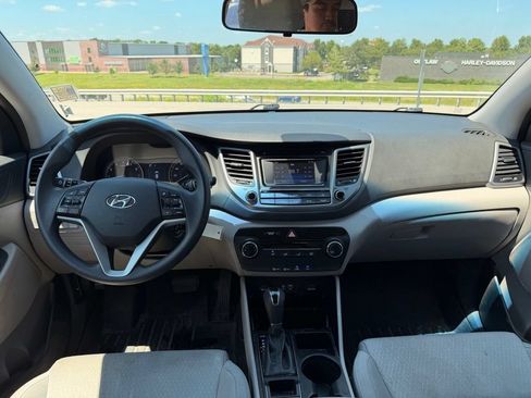 Used 2017 Hyundai Tucson SE w/ SE Popular Package 02 FWD image 3