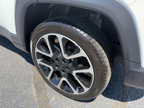 Used 2018 Jeep Compass Limited w/ Navigation Group FWD image 27