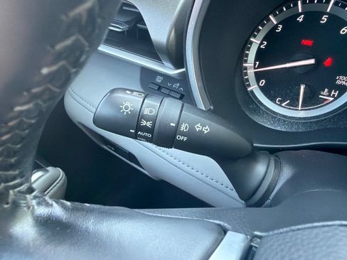Used 2021 Toyota Highlander XLE AWD/4WD image 36