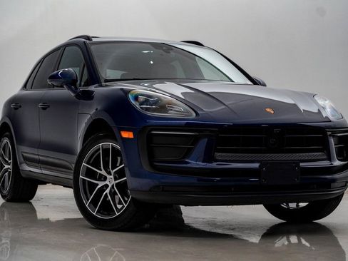 Certified 2025 Porsche Macan AWD/4WD image 8