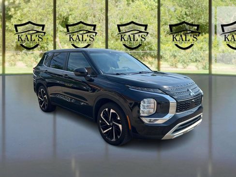 Used 2022 Mitsubishi Outlander SE AWD/4WD image 3