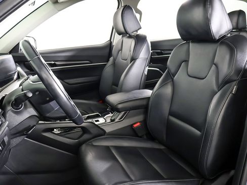 Used 2023 Kia Telluride S image 28