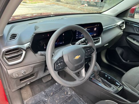 Used 2025 Chevrolet TrailBlazer LT image 28