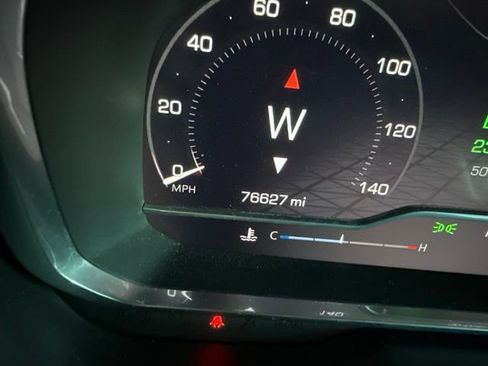 Used 2023 GMC Yukon XL SLT w/ SLT Premium Package RWD image 4