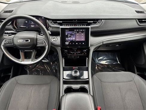 Used 2023 Jeep Grand Cherokee L Laredo image 15