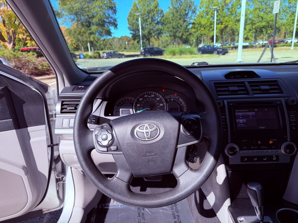 Used 2014 Toyota Camry LE FWD image 18