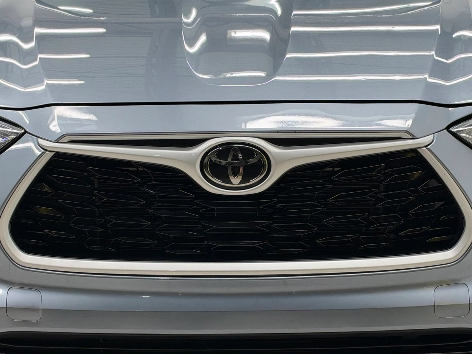 Used 2020 Toyota Highlander XLE AWD/4WD image 5