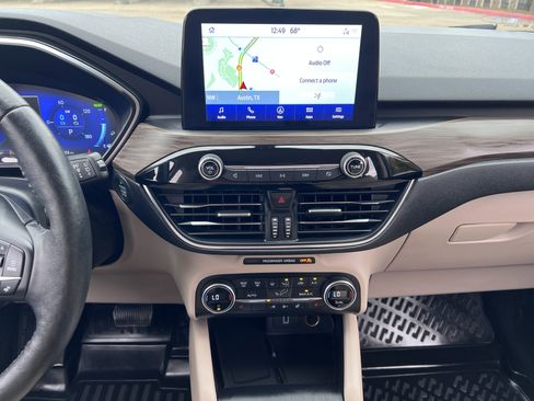 Used 2020 Ford Escape Titanium image 32