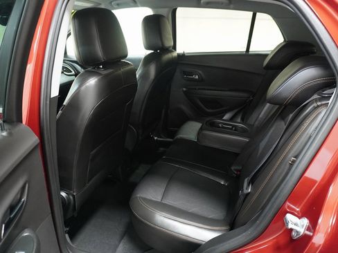 Used 2018 Chevrolet Trax LT w/ LT Convenience Package image 13