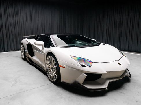 Used 2013 Lamborghini Aventador LP 700-4 image 9