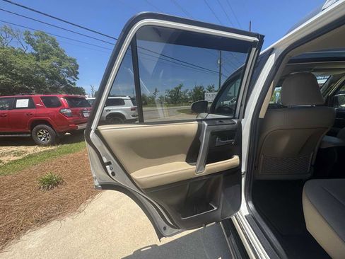 Used 2021 Toyota 4Runner Limited AWD/4WD image 32