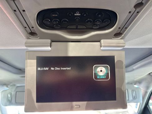 Used 2015 Chevrolet Suburban LTZ image 12