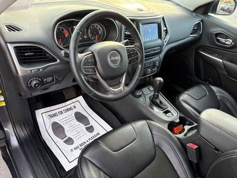 Used 2019 Jeep Cherokee Latitude Plus w/ Comfort/Convenience Group image 22